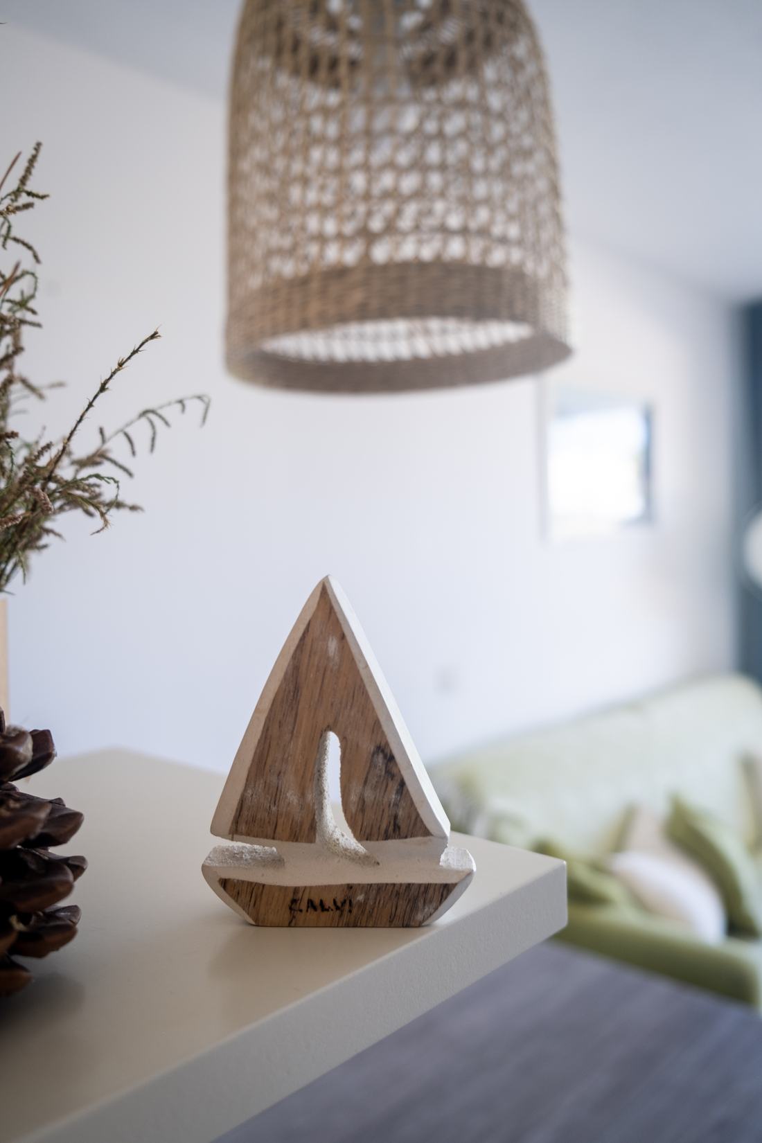 Deko-Segelboot aus Holz